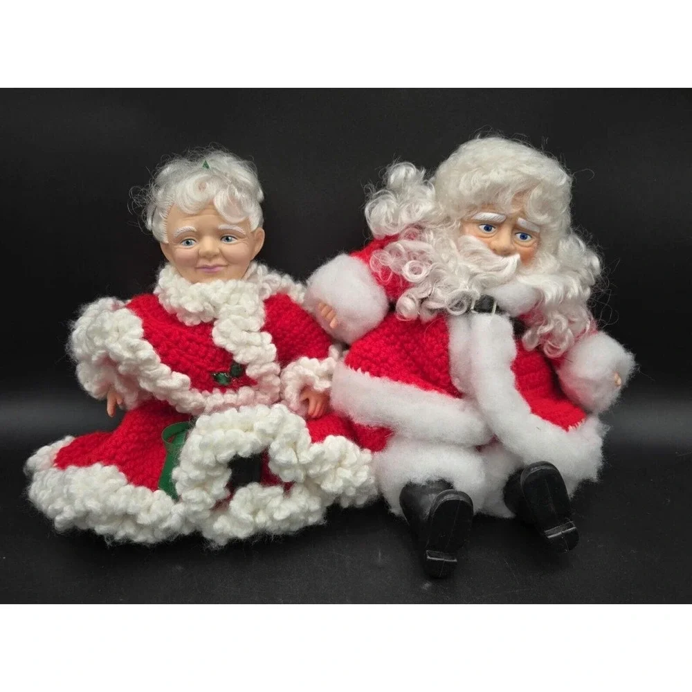 VtgMr & Mrs Santa Claus Dolls Crochet Outfit Christmas Decor Holidays Grannycore